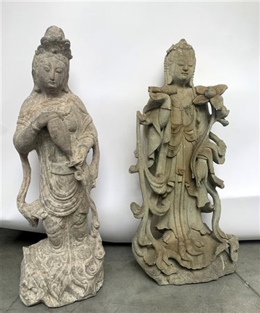 Due sculture in pietra stile Tang raffiguranti Guanyin Cina, sec. XX (h max cm