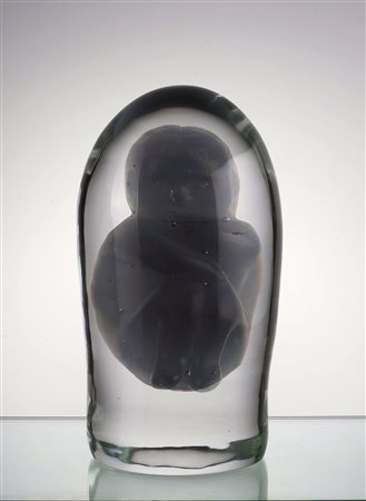 RAFFAELI ELIO (Venezia 1936) - "Embrione", H. 35, diam. 20 scultura in vetro...