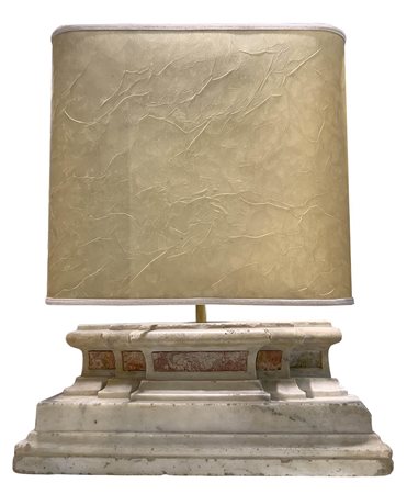 Lampada realizzata con frammento in marmo con inserti di diaspri siciliani,...