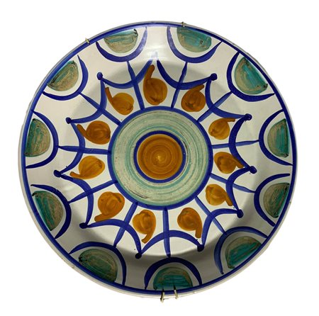 Piatto in maiolica di Caltagirone, Sicilia. Decorato con fichi, anni '50....