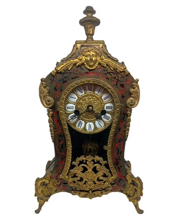 Orologio stile Boulle., XX secolo. H cm 36. Non funzionante.