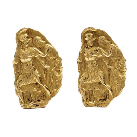 Gemelli in oro giallo 18ktanni 50/60peso 11,1 gr.scolpiti a raffigurare scene...