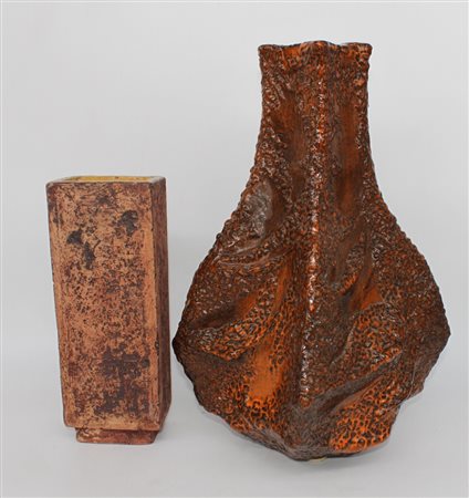 Due vasi in terracotta smaltata - Two glazed terracotta vases
