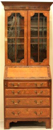 Piccolo bureau bookcase in radica - A small walnut bureau bookcase