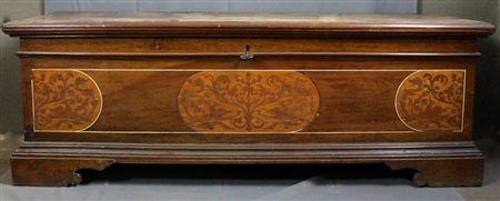 Cassapanca in noce - A walnut coffer