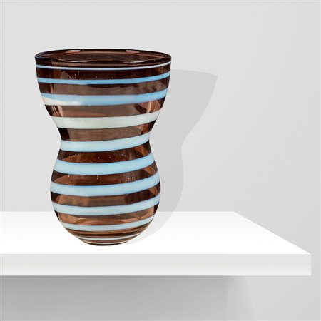 Gunnel Sahlin, prod. Kosta BodaSvezia, anni 80-9026,5x19 cm.vaso in vetro a...