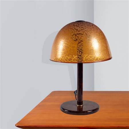 Manifattura italianaanni 70h. 47 cm.lampada da tavolo con diffusore in vetro