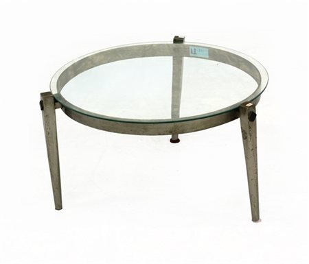 Tavolino da salotto con struttura a tripode in metallo e piano circolare in cri