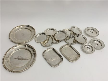Lotto composto da diciassette oggetti in argento di diverso uso (g 900 ca.) (di