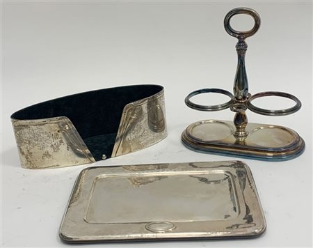 Lotto composto da tre oggetti differenti in argento e lamina d'argento (g lordi