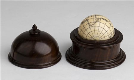 Mappamondo inglese con globo in avorio e  legno - fine XIX secolo