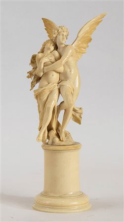 Gruppo scultoreo francese <br>in avorio raffigurante Amore e Psiche - XIX secolo<br>