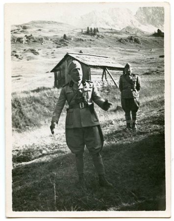 Soldati italiani su fronte  montano, 1940 circa