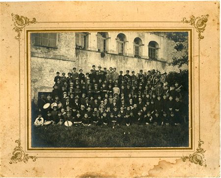 Ritratto di gruppo in istituto infantile, 1900 circa