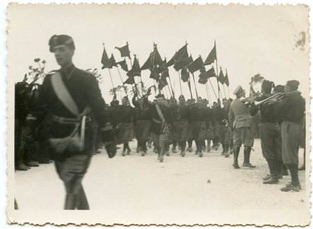 Camice nere in parata, 1930 circa