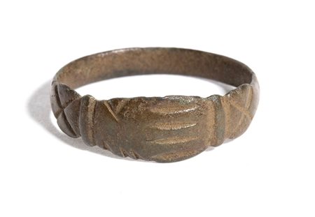 Roman Bronze Marriage Ring with Dextrarum Iunctio, 3rd - 5th century AD; diam cm 1,8