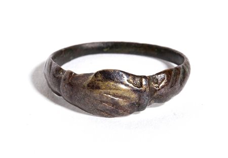 Roman Bronze Marriage Ring with Dextrarum Iunctio, 3rd - 5th century AD; diam cm 1,7