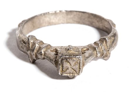 Reinassance Silver Ring, 15th - 16th century; diam cm 1,9