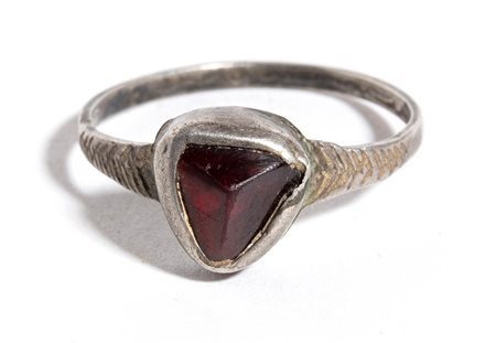 Reinassance Silver Ring with Red Glass, 15th - 16th century; diam cm 2