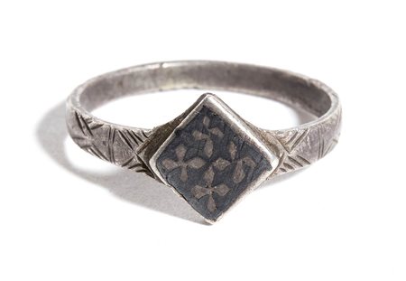 Ancient Silver Ring with Dark Bezel, 17th - 18th century; diam cm 1,8