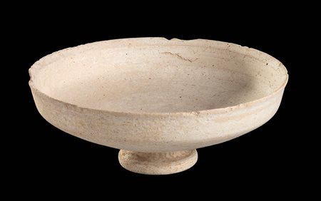 Islamic Unglazed Footed Bowl, probably from Nishapur, 10th - 12th century AD; height cm 6,5; diam cm 18,5