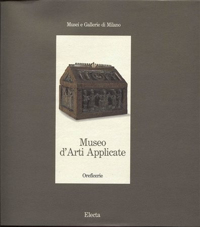 ZASTROW  O. -  Museo d’Arti applicate „ Oreficierie“. Dal X  al XX secolo.  Milano, 1993.  Pp. 313, tavv. E ill. A colori e b\n. ril. Ed. Cofanetto, ottimo stato.<br>