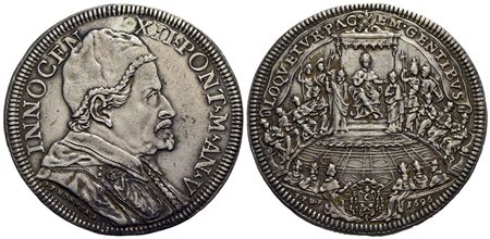 ROMA - Innocenzo XII (1691-1700) - Piastra - 1696 A. V - Busto a d. con camauro - R/ Il Papa in conc