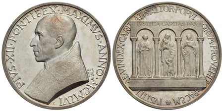 PAPALI - Pio XII (1939-1958) - Medaglia - 1956 - 80° Genetliaco - Busto a s. - R/ Le tre figure alle