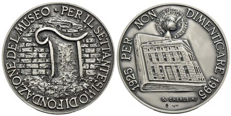 VARIE - Medaglia - CARABINIERI - 1952-1995 70° anniversario del museo - Capitello - R/ Facciata del 