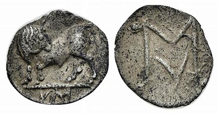 Southern Lucania, Sybaris, Obol, ca. 550-510 BC; AR (g 0,44; mm 9; h 1). Bull standing l., head r.; VM in exergue; Rv. Large MV monogram; pellets at corners. HNItaly 1739. Wavy flan, very fine