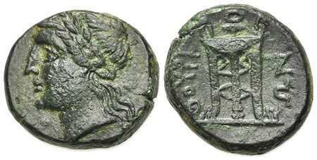 Southern Lucania, Thourioi, ca. 280 BC; AE (g 5,37, mm 17, h 11). Diademed head of Apollo l., Rv. ΘOYPI-ΩN, tripod. Cf. HNItaly 1925 (smaller denomination); SNG Morcom 325. Green patina, very fine