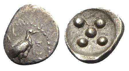 Sicily, Akragas, Pentonkion, ca. 460-446 BC; AR (g 0,21; mm 6). Eagle standing r. on Ionic column; Rv. Five pellets. Westermark, Coinage, Group III, 519; SNG ANS 997; HGC 2, 119. Extremely fine