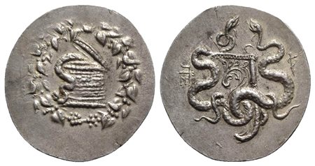 Mysia, Pergamon, Cistophoric Tetradrachm, ca. 166-67 BC; AR (g 12,75; mm 31; h 12). Cista mystica within ivy wreath; Rv. Bow in case between two serpents; civic monogram to l., serpent-entwined staff to r. Kleiner  & Noe Series 19