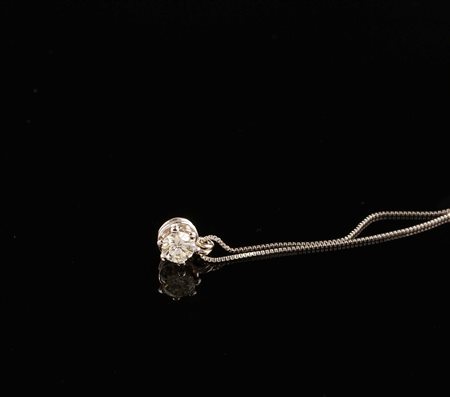 PUNTO LUCE IN ORO BIANCO 18KT Con un diamante taglio brillante per 0.34 punti...