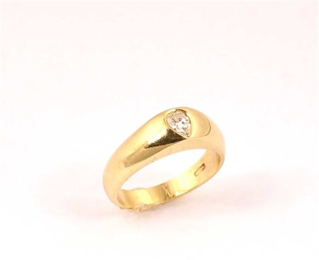 ANELLO SOLITARIO IN ORO GIALLO 18KT Con un diamante taglio a goccia per 0,24...