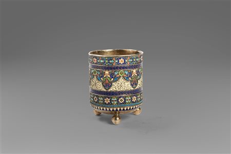 Pavel Ovchinnikov (Otradnoe 1830-1888)  - Vaso in argento e smalti