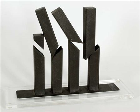 Rosanna Lancia Ludica, 1981 scultura in ferro, cm. 26x32x6 Etichetta sotto la...