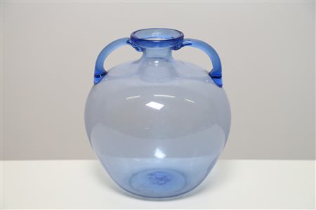 ZECCHIN VITTORIO (1878 - 1947) - Vaso biansato in vetro azzurrino, mod. 1879 c.v. o 5305 MVM . 1921-22.  .