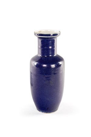 Vaso in porcellana monocroma blu, Cina dinastia Qing