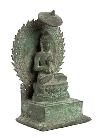 BUDDHA IN TRONO IN BRONZO<br>Giava, stile Majapahit