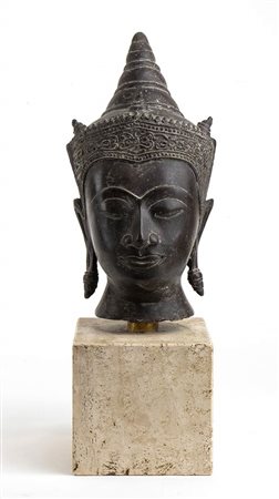 TESTA DI BUDDHA IN BRONZO<br>Thailandia, XIX secolo