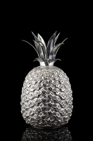 Portaghiaccio in argento a forma di ananas cesellato con presa a foglie. Titolo