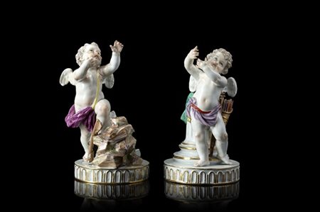 Manifattura di Meissen, secolo XX "Amorini fra colonne classiche" due sculture