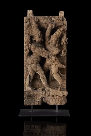 Scultura in legno intagliato raffigurante divinità (difetti)
India, secolo XVII