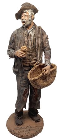 Figurina in terracotta policroma raffigurante vecchio con cesta, raccoglitore...