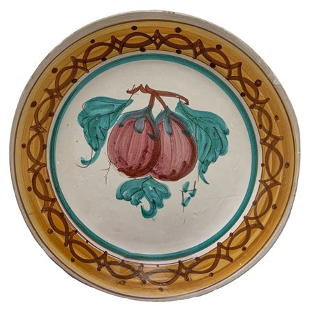 Piatto in maiolica con decoro raffigurante melanzane, dipinto a mano, XX...