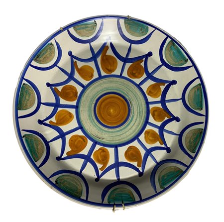 Piatto in maiolica di Caltagirone, Sicilia, decorato con fichi, anni '50....