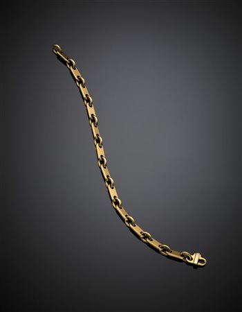 Bracciale a catena in oro giallo, g 21,59 circa, lungh. cm 19,50 circa. Reca fi