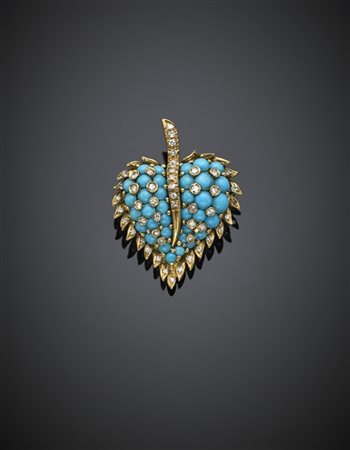 Broche a foglia in oro giallo con diamanti e turchesi, g 10,15 circa, lungh. cm