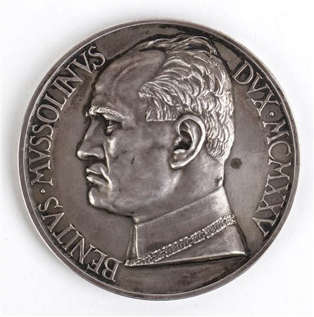 Grande medaglia commemorativa di Benito Mussolini.